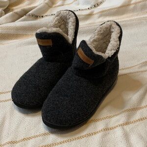 GaaHuu Faux Fur Slipper Boot Size Small (5-6)